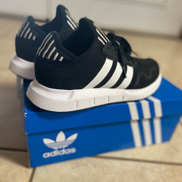 Great Condition Women’s Adidas Swift Run X - Picture 2 of 14